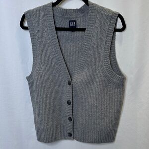 GAP Women’s Gray Ribbed Button-Up Sweater Vest